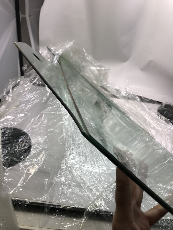 MOVING SIDE GLASS - FRONT DOOR - LEFT HAND - ASSYMETRIC LAMINATED  FOR MY (-2024)1582616-01-A